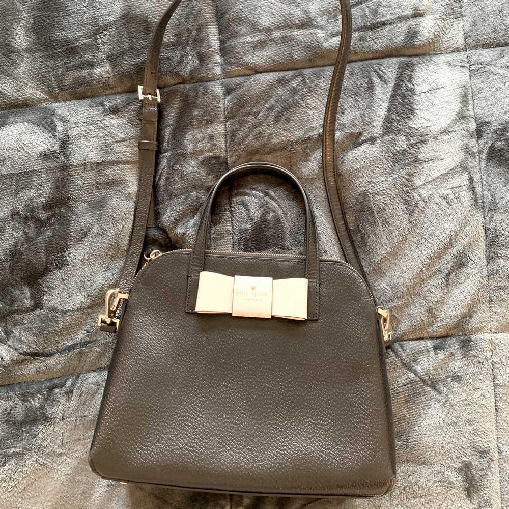 Cute Kate Spade, black crossbody Purse - Picture 2 of 6